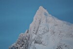 Blåtimen over Hornindalsrokken