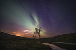 Nordlys i fjellvann
